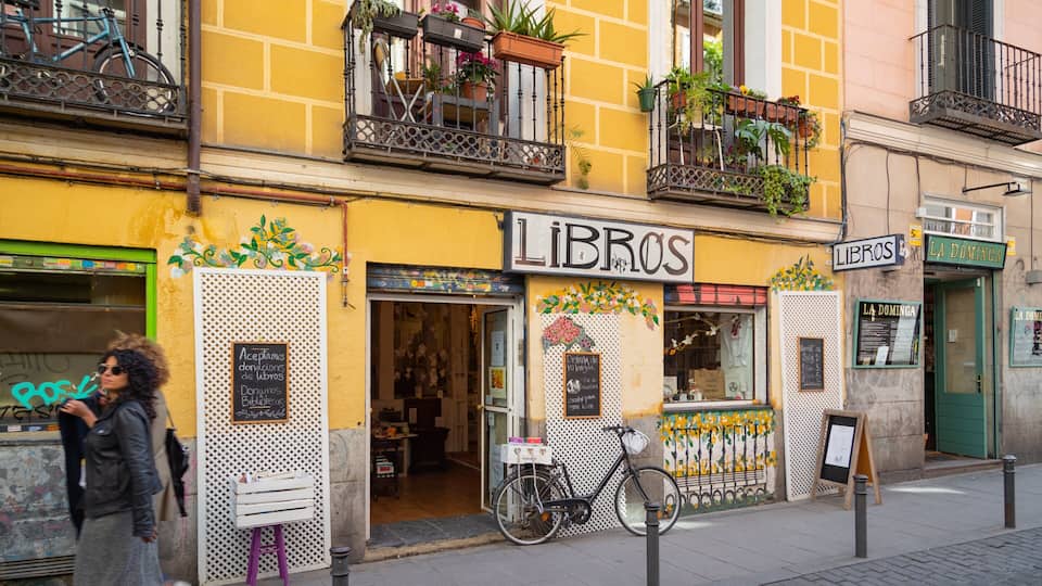 Malasana featuring signage