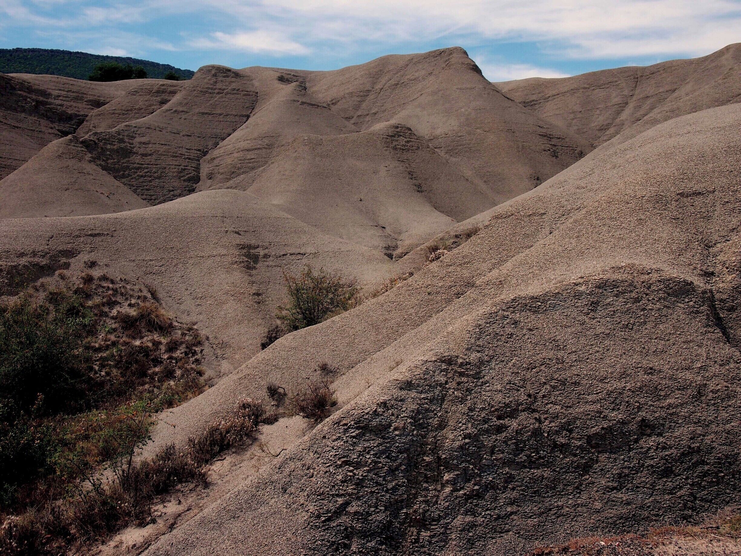 These strange hill formations seem like sand dunes, but are solid rock instead! Their strange shape is due to wind and rain erosion.
#caminodesantiago   

DAY 3 - RUESTA http://www.endoftherainbow.net/blogita/giorno5km53ruesta