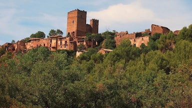 Ruesta is nothing but an old deserted castle atop of a mountain, but it was recently partly renovated to accommodate pilgrims.
#caminodesantiago
DAY 3 - RUESTA http://www.endoftherainbow.net/blogita/giorno5km53ruesta