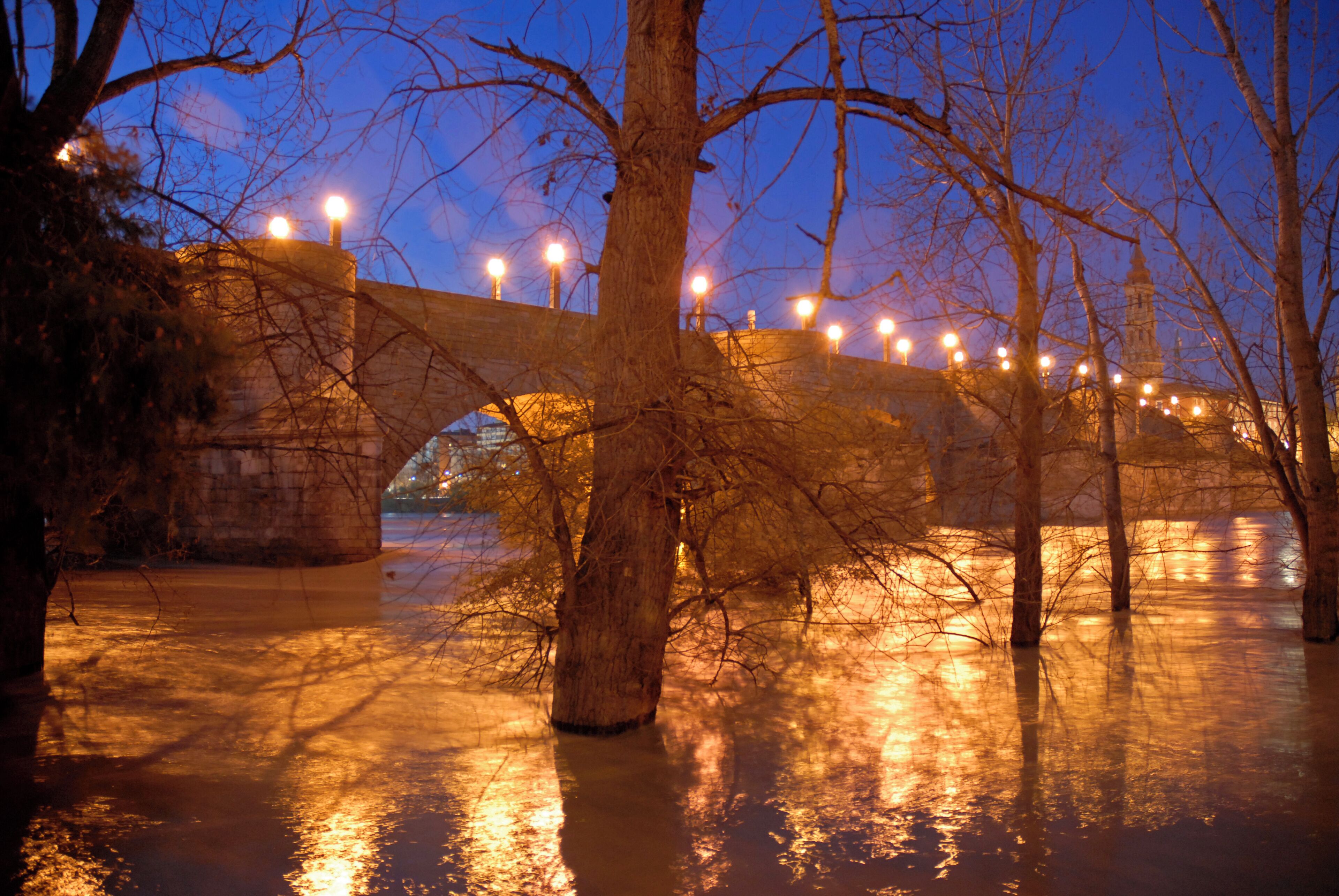 Puente de Piedra, Ebro crecido