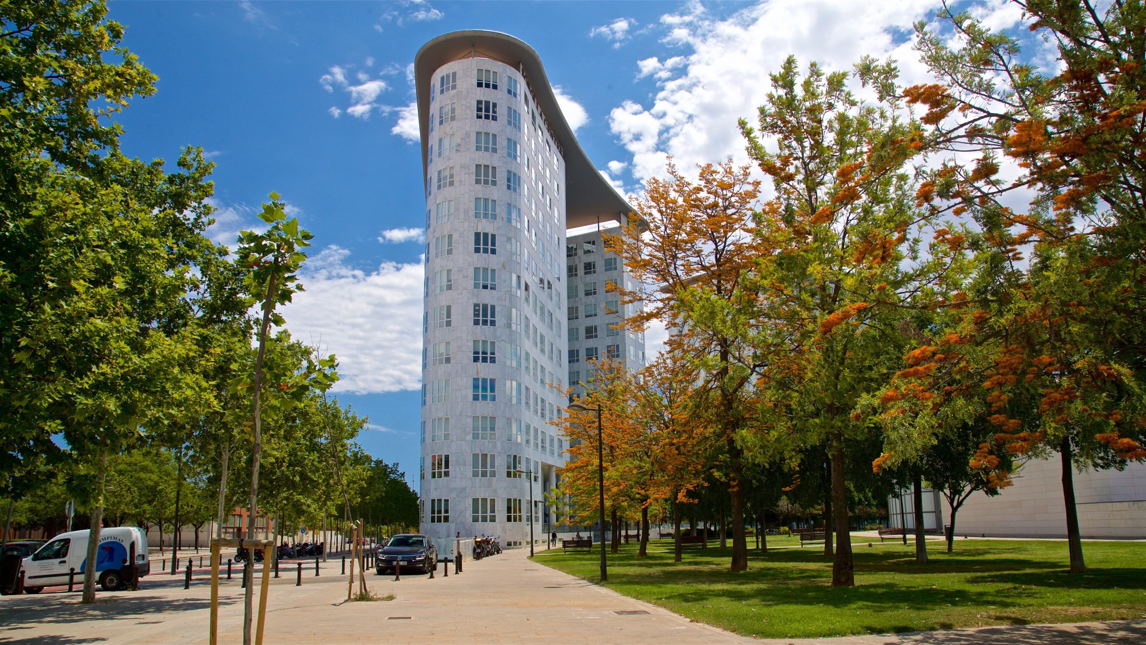 Benicalap featuring modern architecture and a park