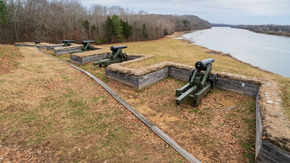 Cannons at Fort Donelson National Battlefield