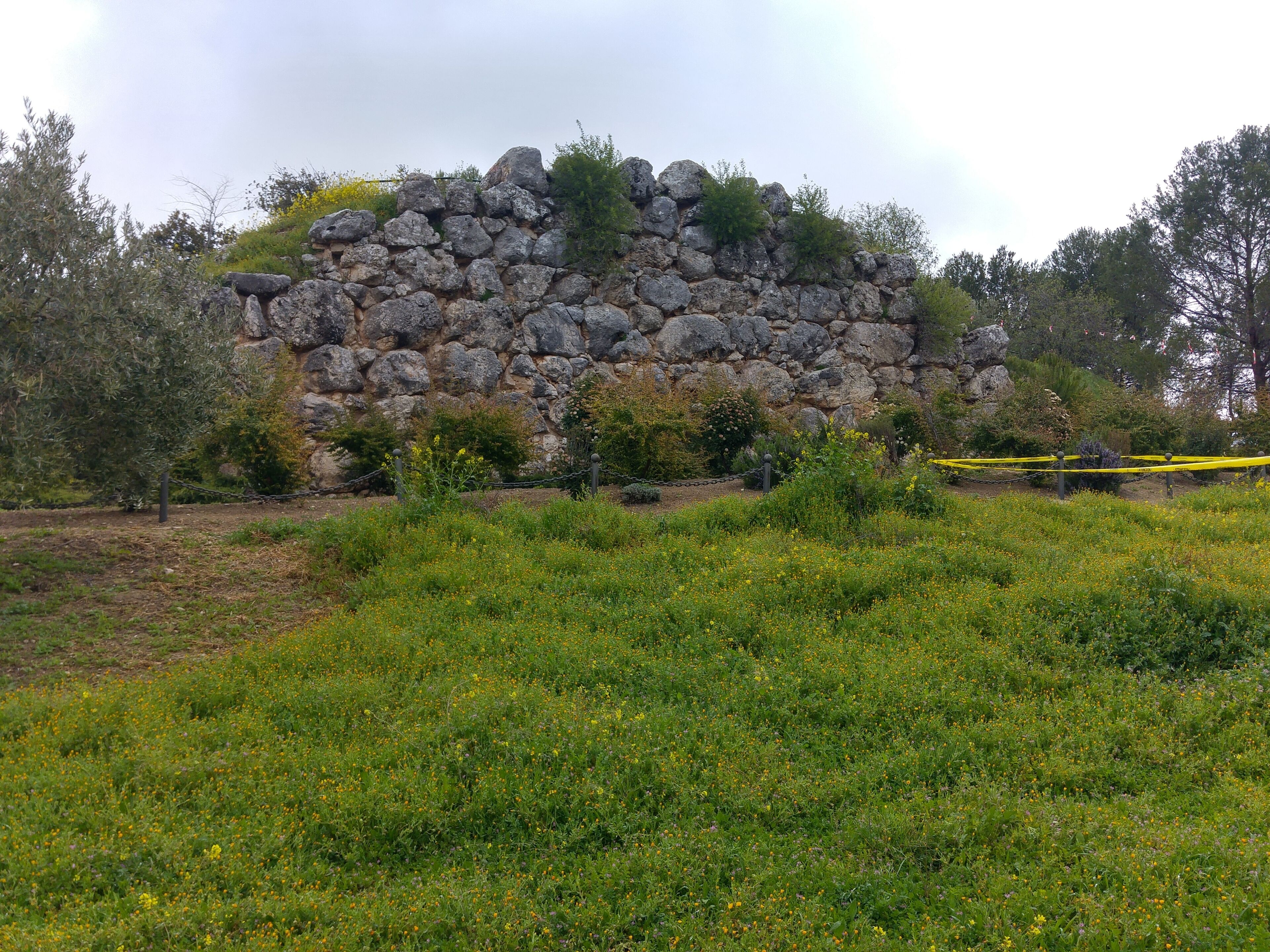 Muralla del Cerro Miguelico, Torredelcampo.