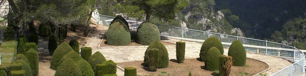 Jardines del embalse del Quiebrajano.