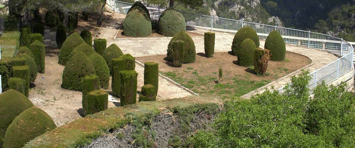 Jardines del embalse del Quiebrajano.