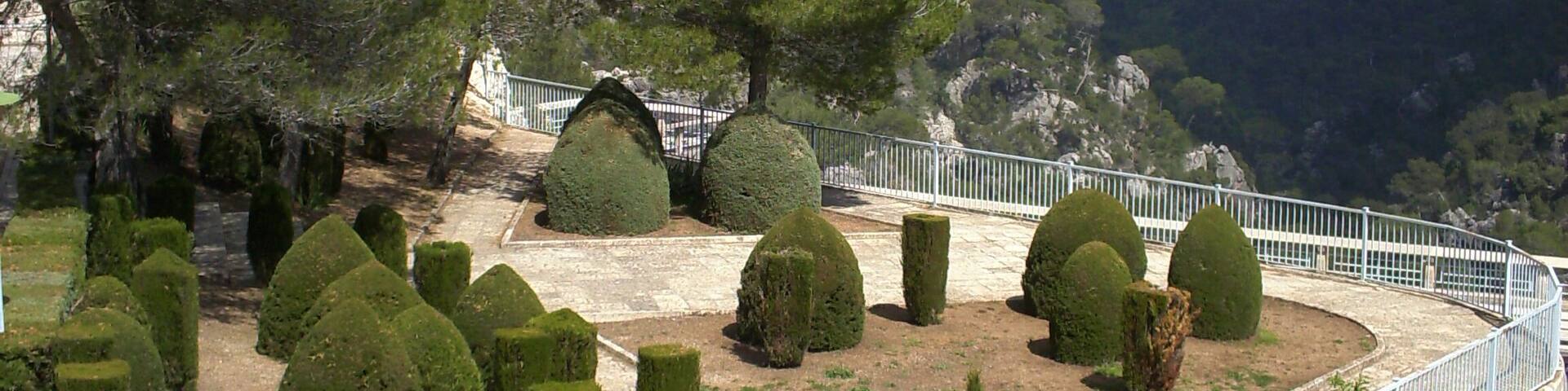 Jardines del embalse del Quiebrajano.