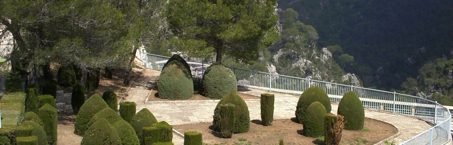 Jardines del embalse del Quiebrajano.