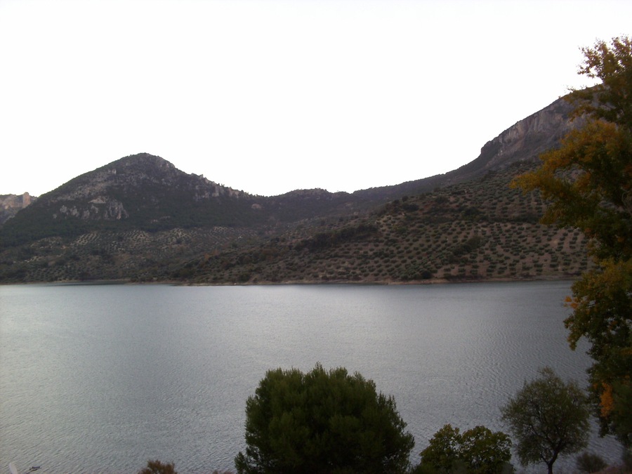 Vista de la superficie del embalse del Quiebrajano.
