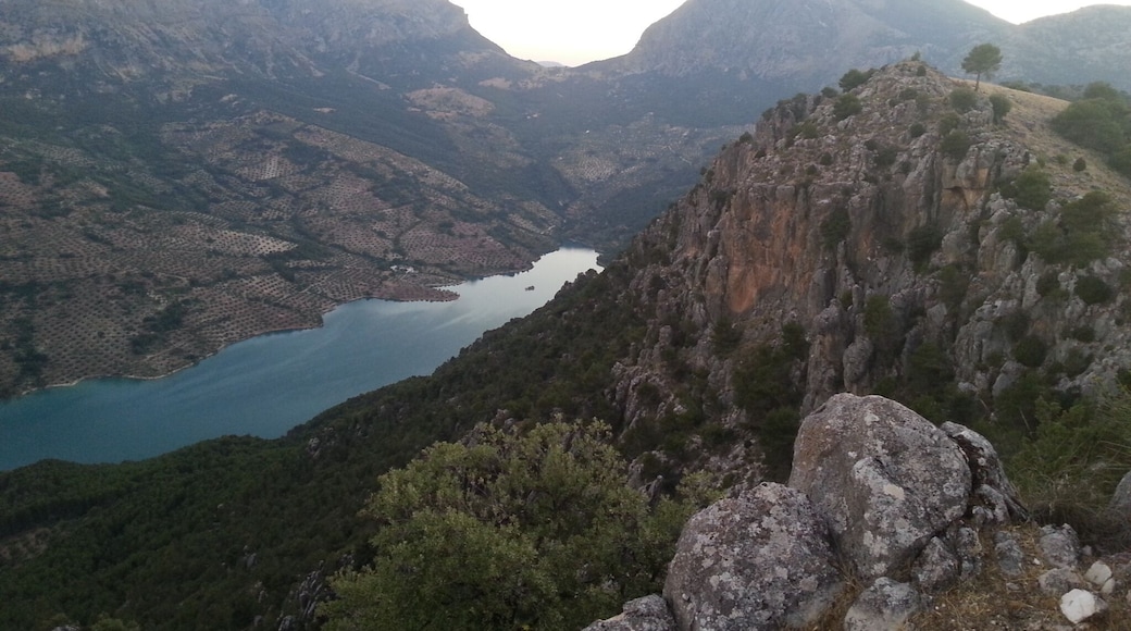 Vista del embalse del Quiebrajano desde el pico Matamulos.