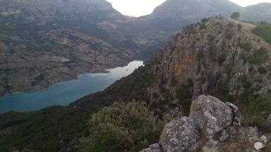 Vista del embalse del Quiebrajano desde el pico Matamulos.