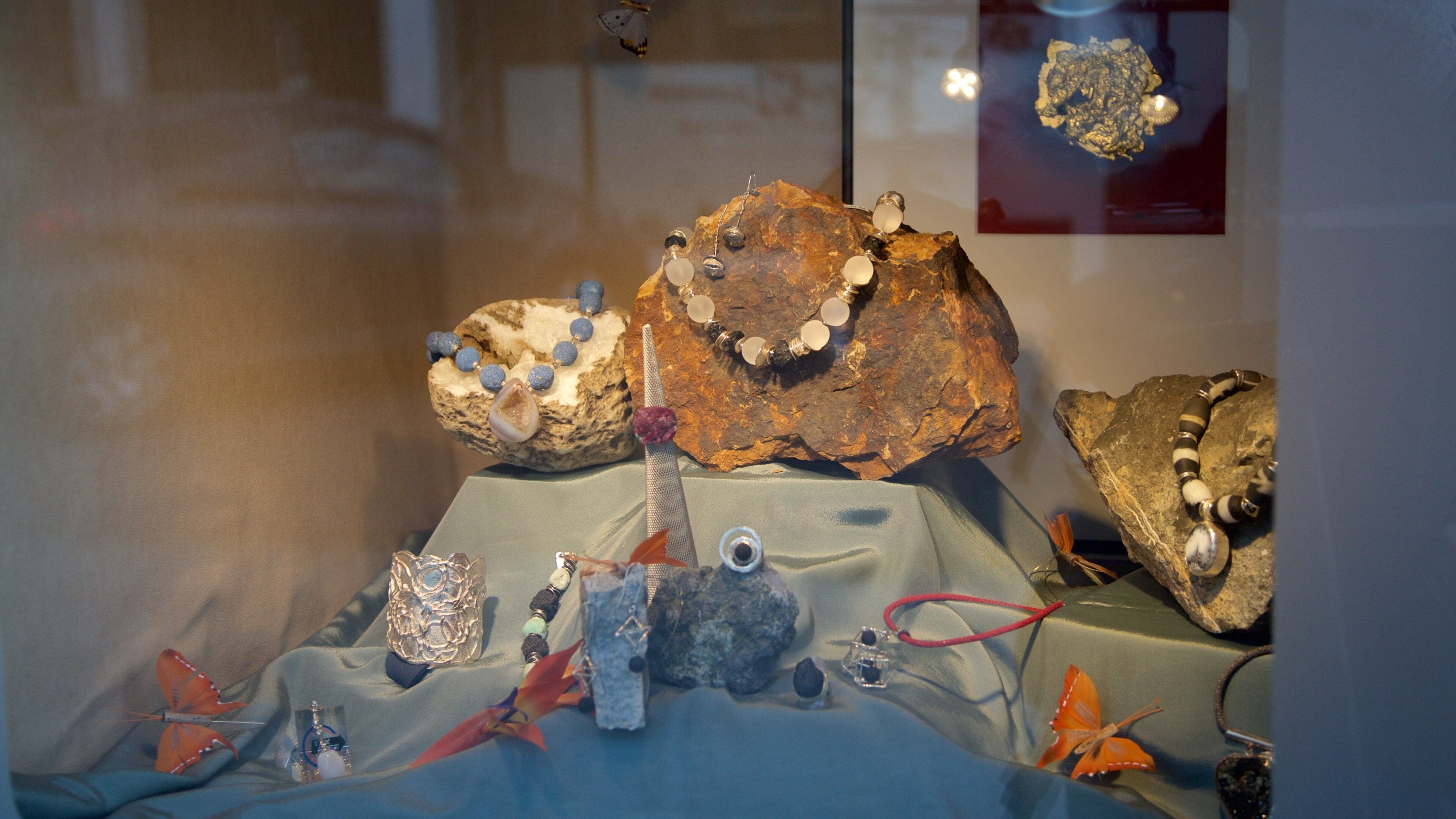 Reykjavik featuring fashion and shopping