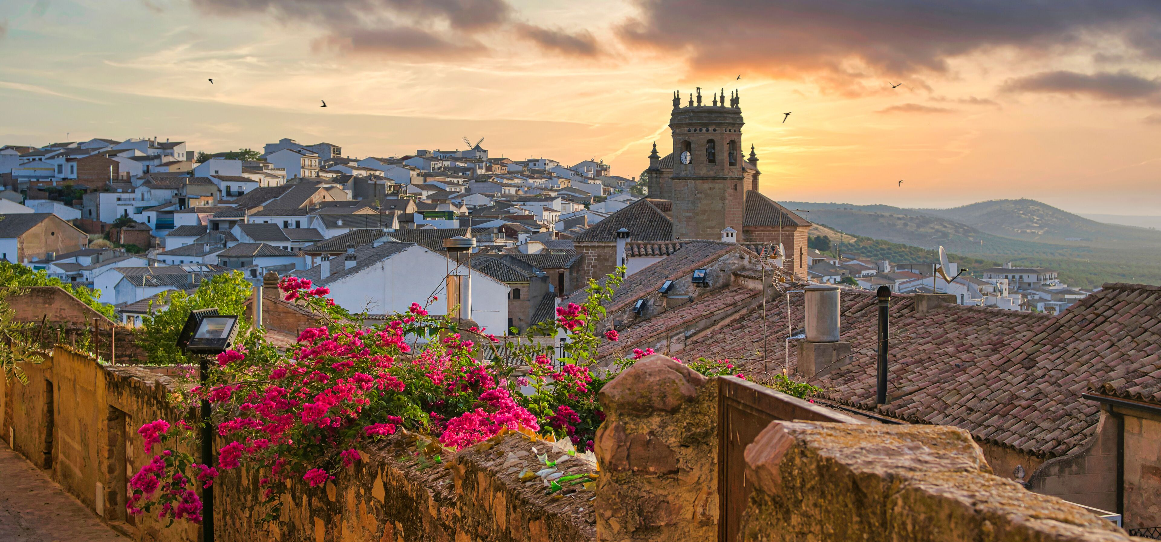 Vista de la hermosa villa de Baños de la Encina en la provincia de Jaén, España