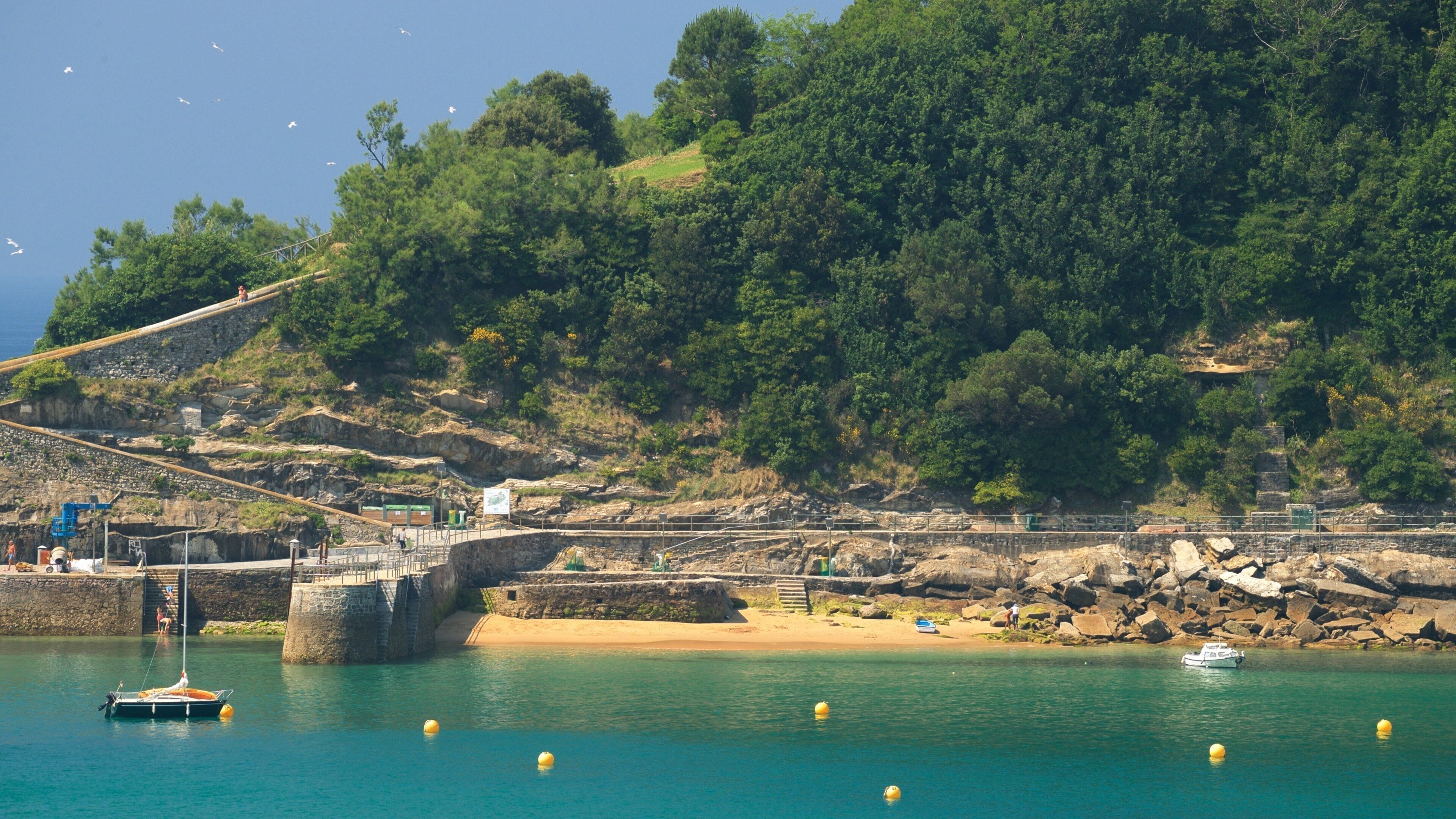 Isla Santa Clara toont algemene kustgezichten en een baai of haven