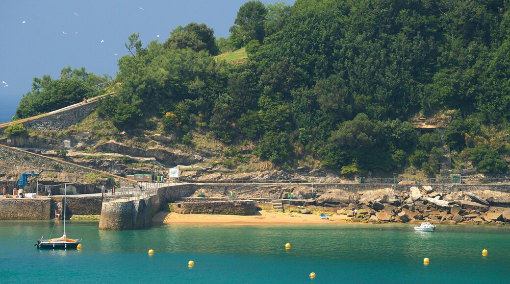 Isla Santa Clara som inkluderer bukt eller havn og kyst