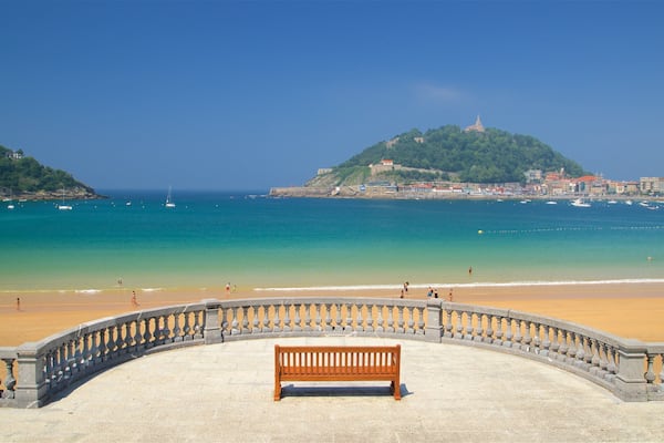 Concha Promenade showing a coastal town, general coastal views and a sandy beach