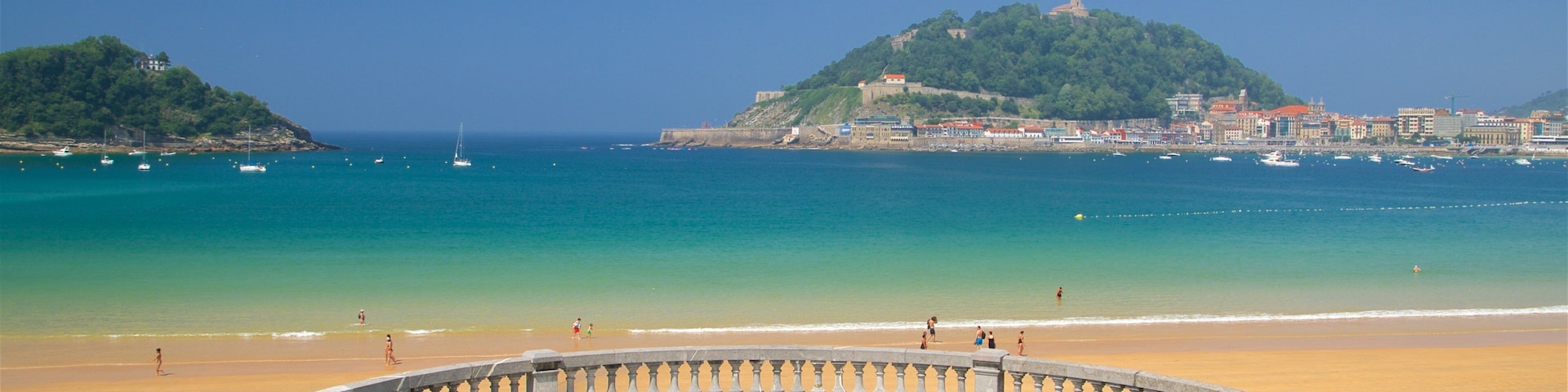 Concha Promenade showing a coastal town, general coastal views and a sandy beach