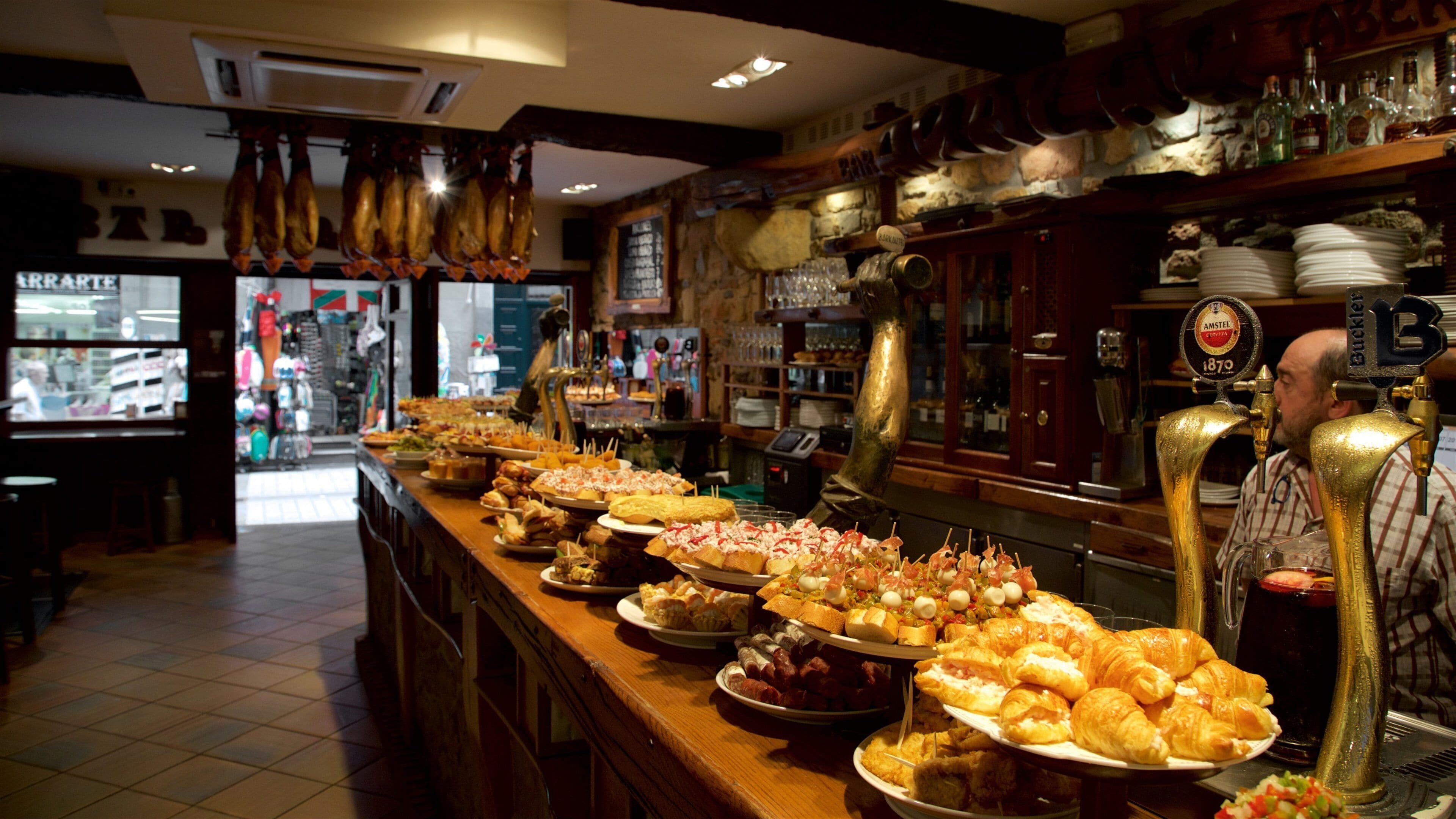 Old Town which includes food, a bar and interior views