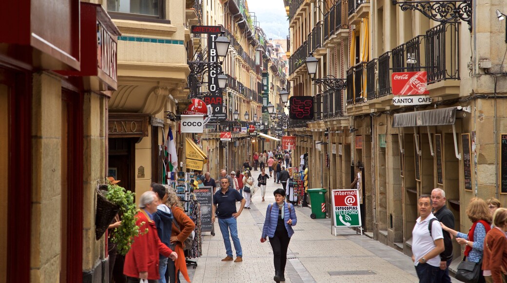 Centro histórico ofreciendo escenas urbanas, elementos del patrimonio y una ciudad
