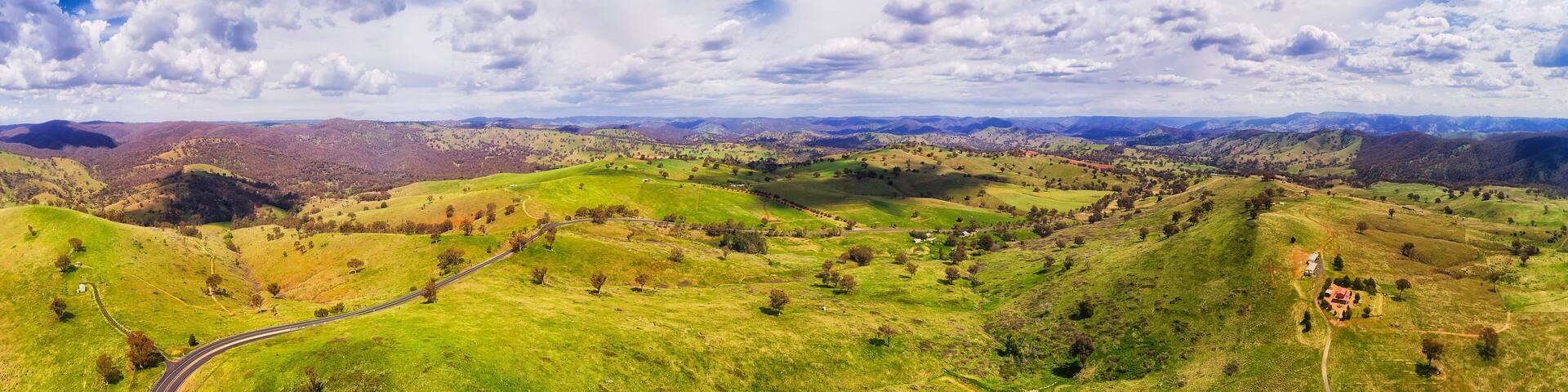 D Sofala valley road pan