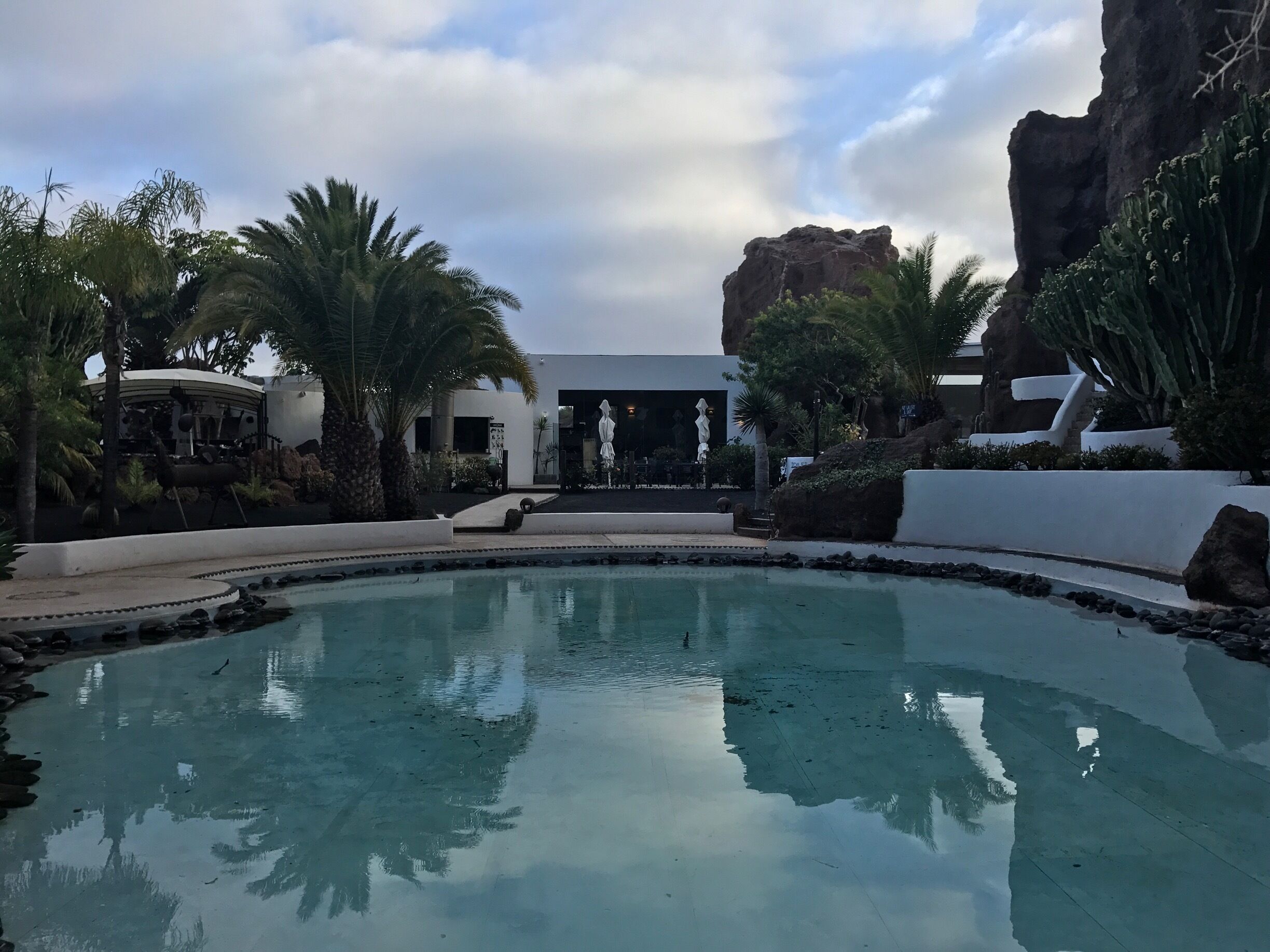 Really cool bar and museum. 