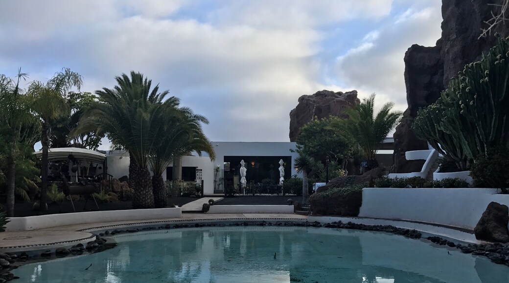 Really cool bar and museum.