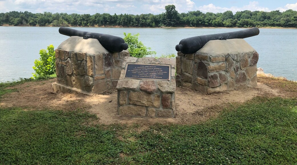 Right on the Tennessee River