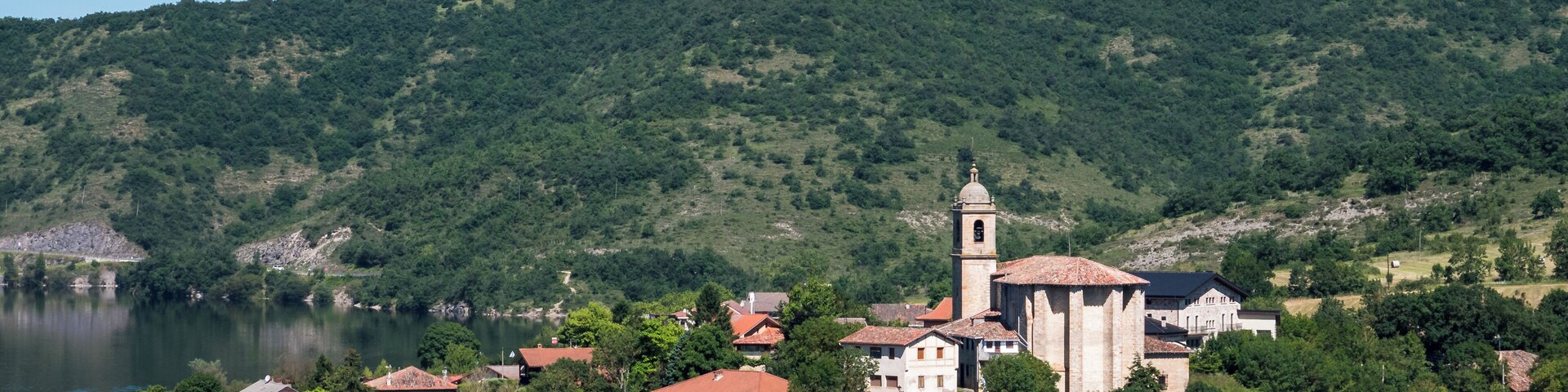 Ullíbarri-Gamboa as seen from Punta de San Juan. Álava, Basque Country, Spain