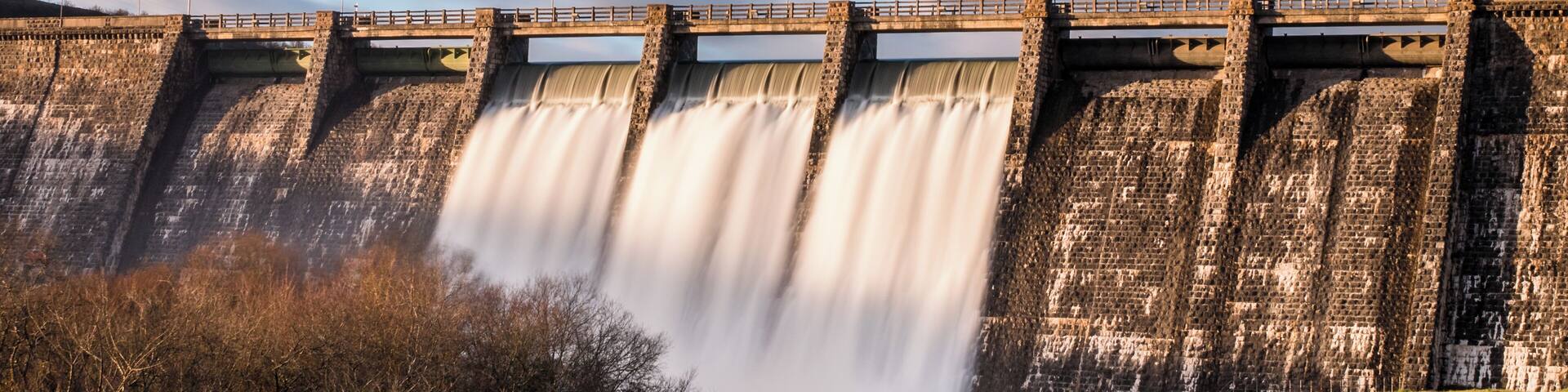 Concrete dam of the Ullíbarri-Gamboa reservoir. Álava, Basque Country, Spain
