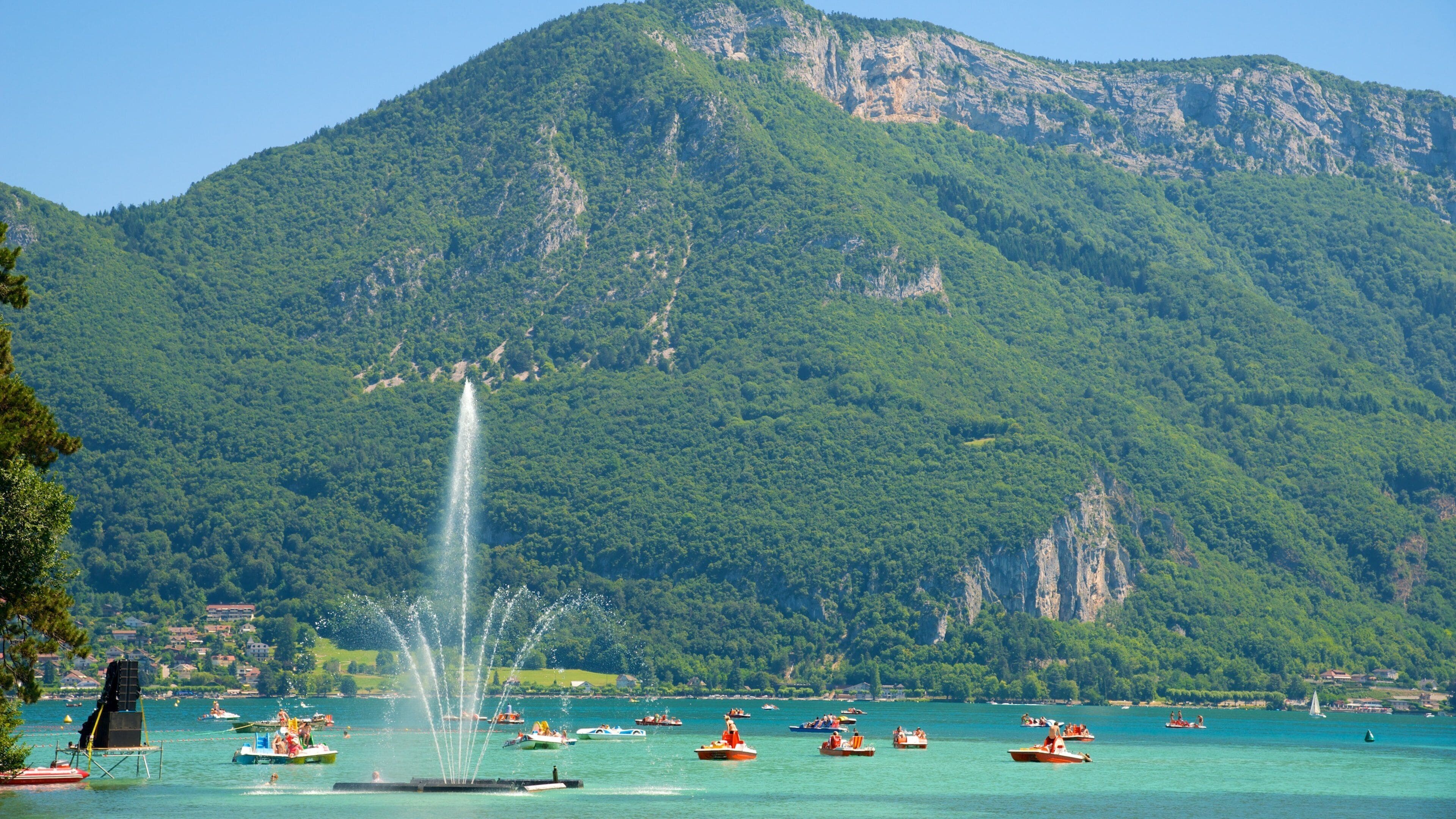 Rhone-Alpes showing a fountain, boating and mountains