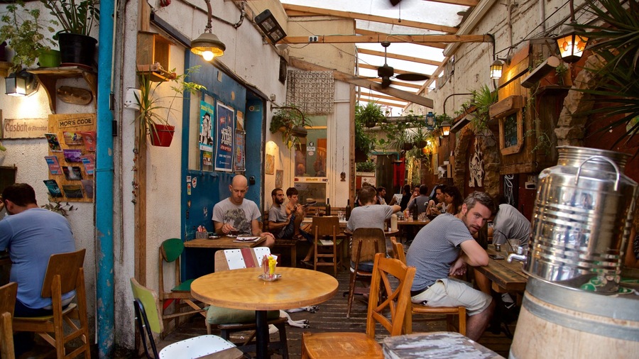 Florentin which includes outdoor eating as well as a large group of people