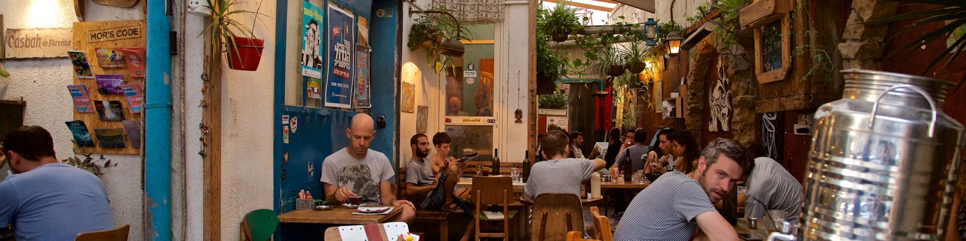 Florentin que incluye comidas al aire libre y también un gran grupo de personas
