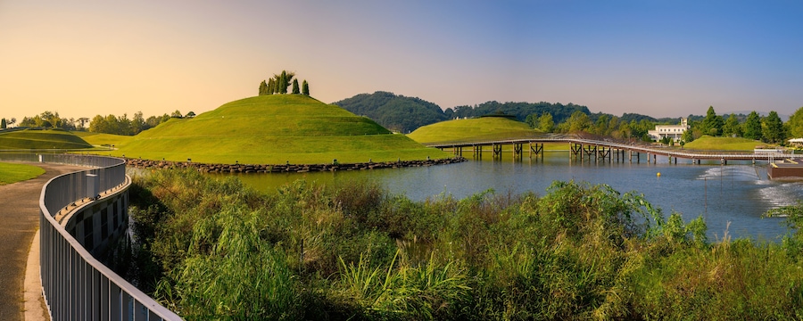 Suncheon Bay National Garden, Bonghwa Hill, and the lake in Suncheon City, South Korea