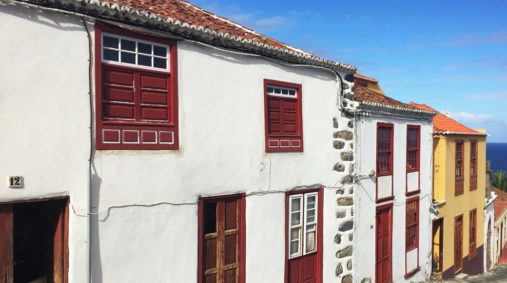 November 2015
San Andres in La Palma, is situated up in the hills of this stunning volcanic island. One of the smallest islands making up the Canaries just off the coast of Africa, its a great place to holiday.
If you like bananas, you won't be disappointed, this is their main source of income, they are everywhere!