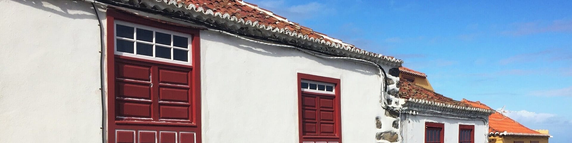 November 2015
San Andres in La Palma, is situated up in the hills of this stunning volcanic island. One of the smallest islands making up the Canaries just off the coast of Africa, its a great place to holiday.
If you like bananas, you won't be disappointed, this is their main source of income, they are everywhere!