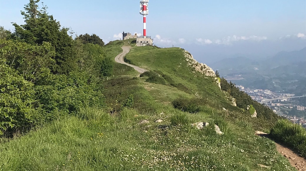 Vista del monte Serantes en Bizkaia PaĂs Vasco (España)