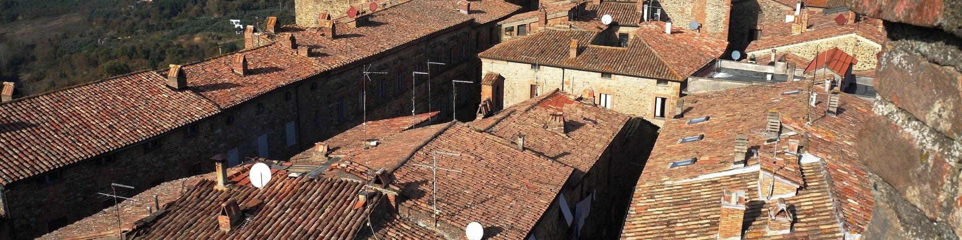Cute little hill town, head up the Rocca (check for opening hours) for a great view of the town and surrounding hills. This town is known for pottery and the best potter is located at the entrance of the town, look for a such that says Fattorini on the left side (coming from Orvieto) as you head into town. http://www.acooknotmad.com/2015/01/olio-di-vino.html #ficulle #umbria #italy #europe #roadtrip
