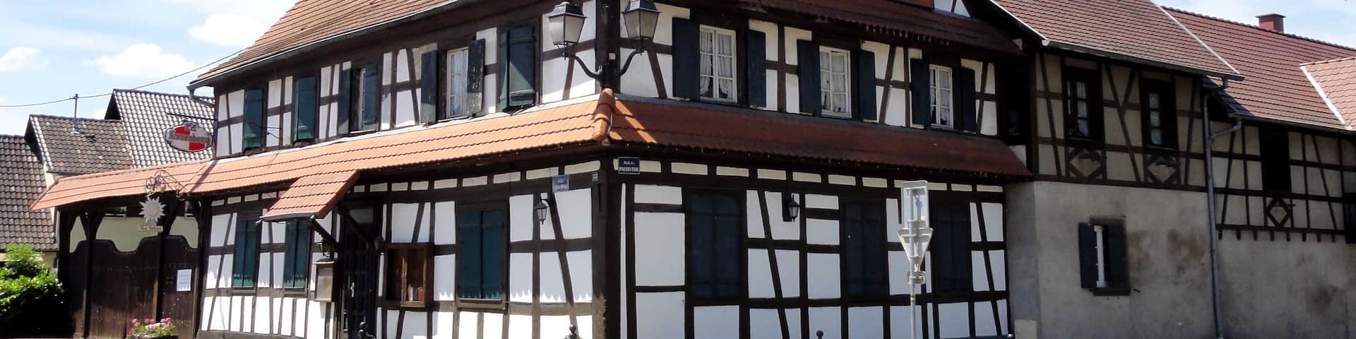 This building is indexed in the Base Mérimée, a database of architectural heritage maintained by the French Ministry of Culture, under the reference IA00123740 .