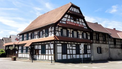This building is indexed in the Base Mérimée, a database of architectural heritage maintained by the French Ministry of Culture, under the reference IA00123740 .