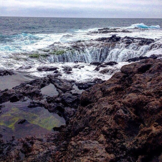 A very spectacular place. Mother Nature making a big show with the swell in and out, filling and empties the big hole in less than a minute. #hiking 
