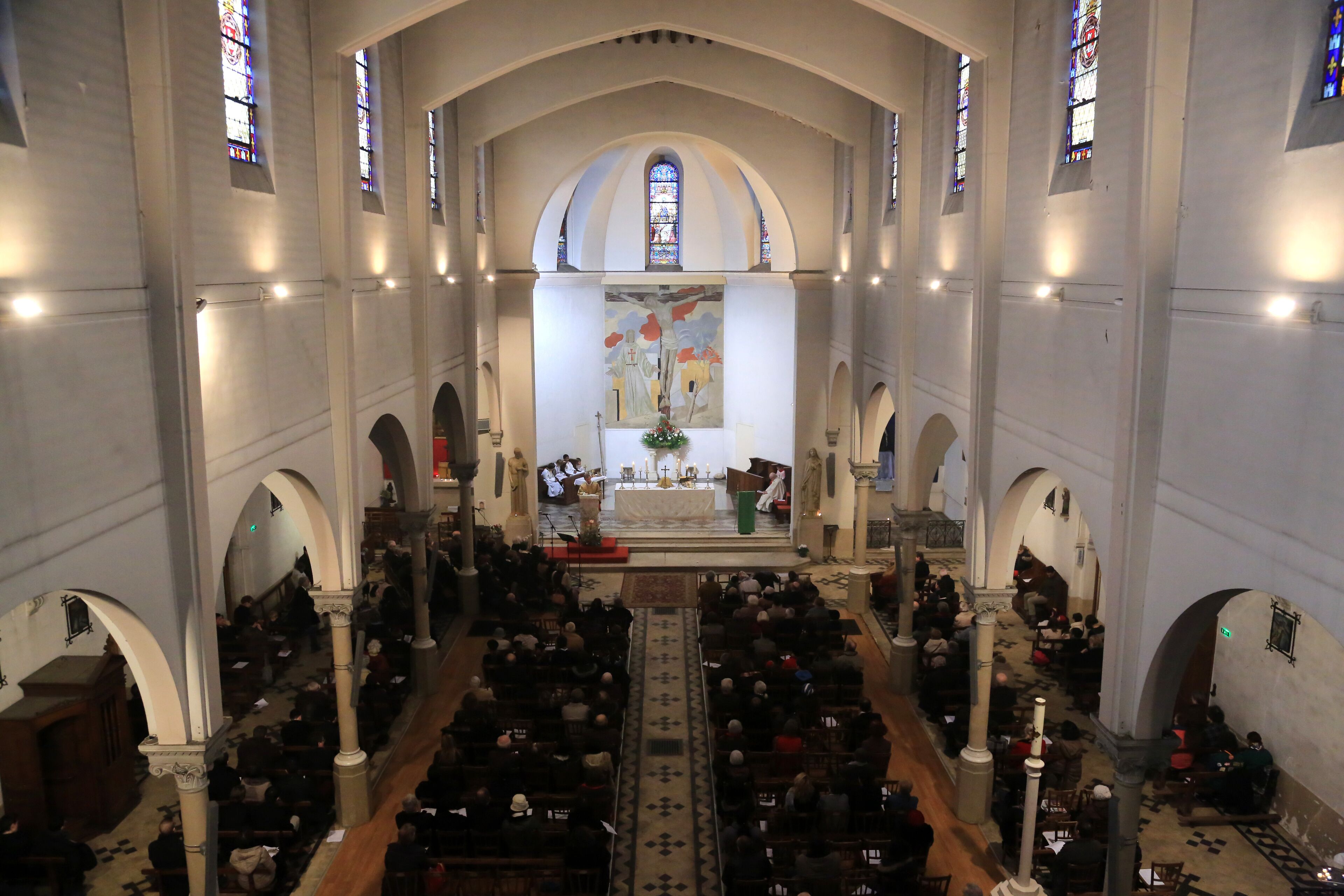 Catholic mass. St. Louis Villemomble.