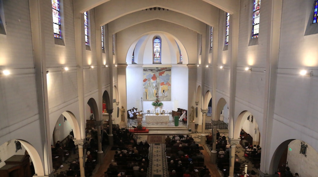 Catholic mass. St. Louis Villemomble.