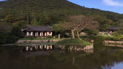 I recommend for you
to feel a korea traditional architecture
and pictures.
so beautiful island “Jindo”.