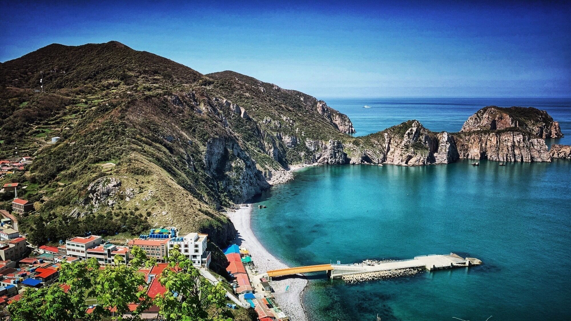 Hongdo Island, known to be one of the most beautiful remote islands in the Dadohaehaesang National Park, which is the largest national park in Korea, which expands across seven coastal areas in the South and West sea.

The rocky, diminutive (6.47 square kilometers) Hongdo, with its killer sunrises and wealth of peculiar rock formations, has been likened to a flower floating on the water.
Named for the crimson light that envelops the entire island at sunset (hong is Korean for "crimson")

I hiked up about half way to the summit of Gitdaebong mountain, for this gorgeous view (my precious pic shows the other side), which was pretty much straight up (there’s a nice wooden staircase leading up to a few viewpoints along the way), only took about 20 minutes for a 650ft climb. Didn’t get to do the full hike because I had limited time but I’ll be back! 😊