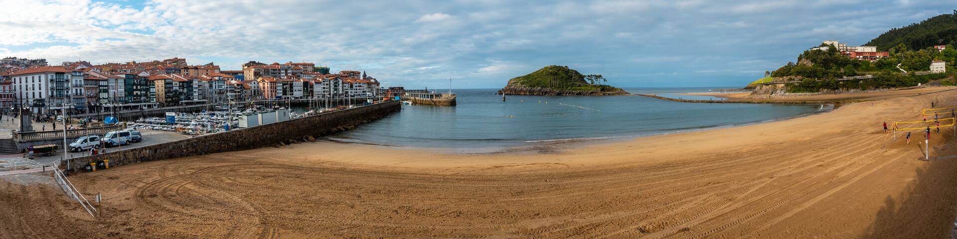Panoramic of the Island of San Nicolas at low tide from Isuntza beach in Lekeitioi, landscapes of Bizkaia. Basque Country