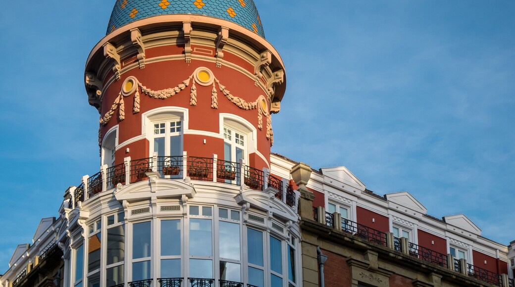 Upper part of the facade of the Pando Arguelles building ("Casa de los Pando Arguelles"), Vitoria-Gasteiz, Spain