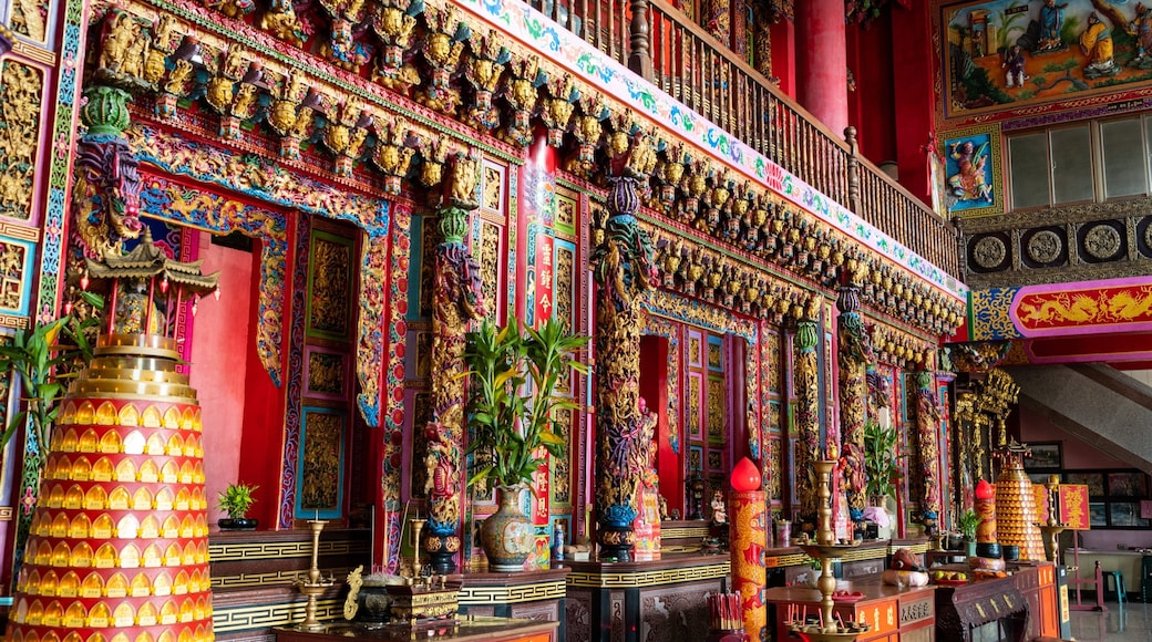 Jiufen showing heritage elements and interior views