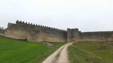 Medieval walls of Fuentidueña (Segovia, Spain)