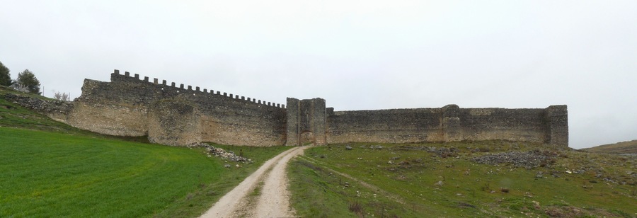 Medieval walls of Fuentidueña (Segovia, Spain)