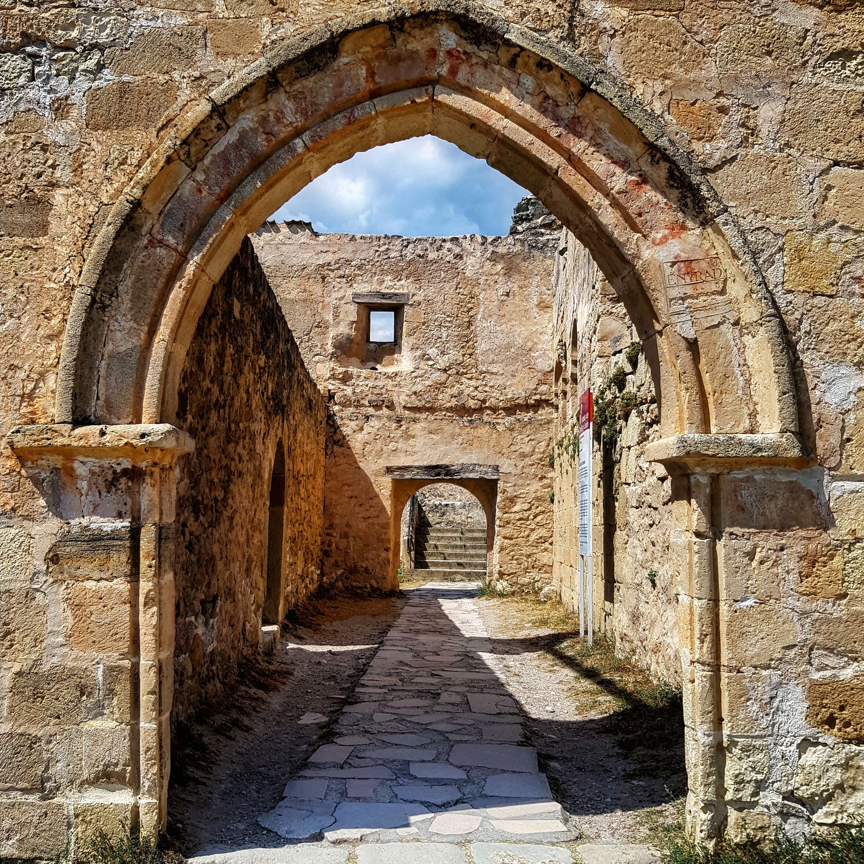 Entrance 

#swingpiano #architecture #architecture2019 
#trekking #senderismodemontaña #monuments