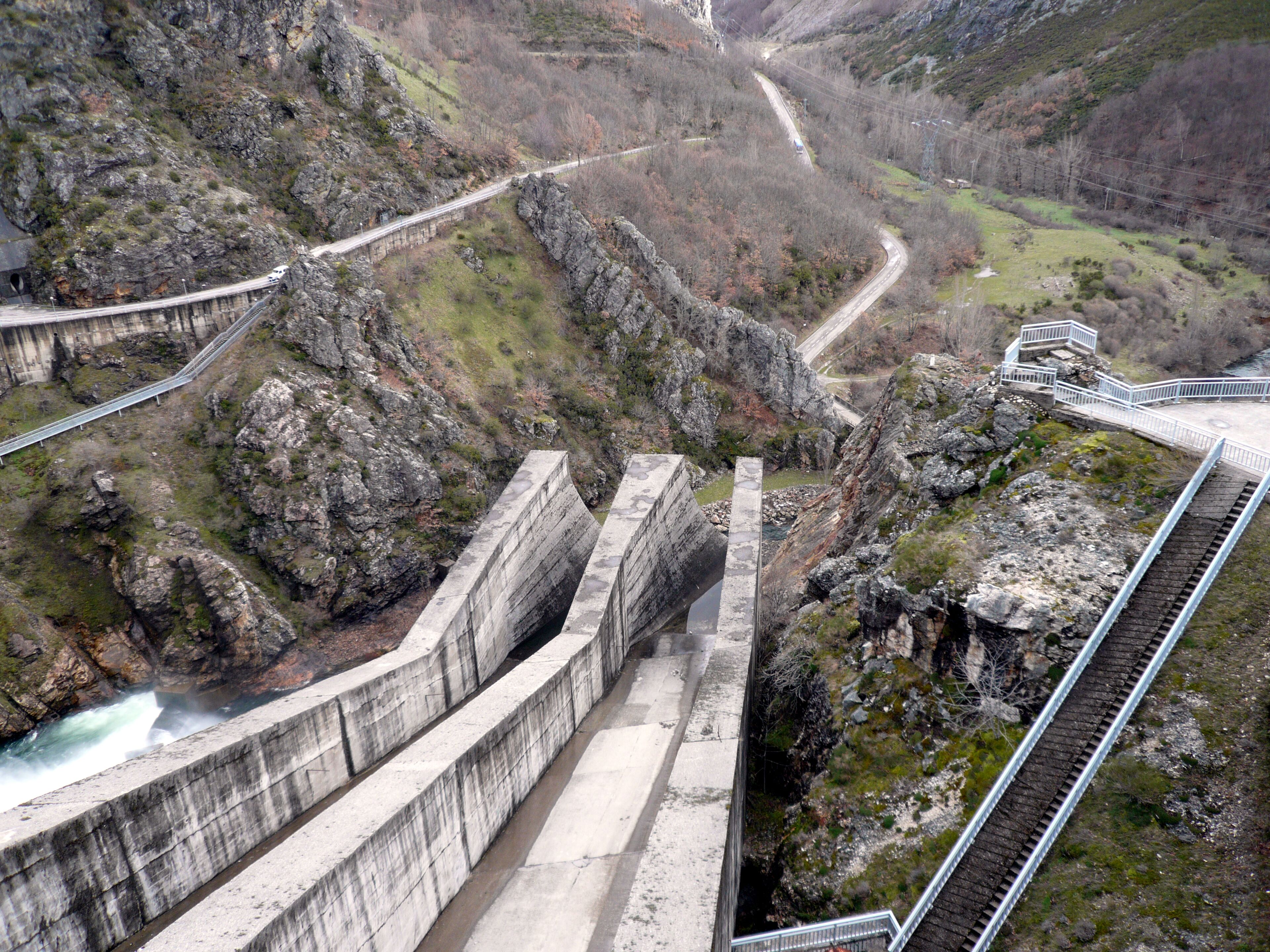 Presa del embalse de Riaño, provincia de León, Castilla y León, España.